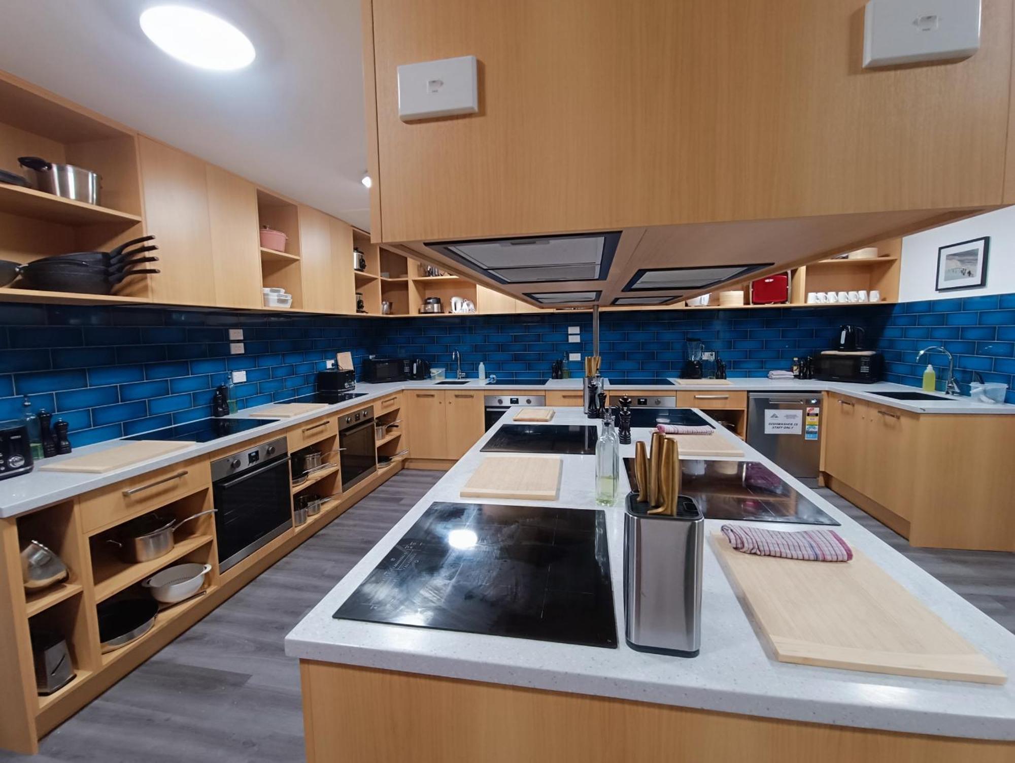 Хостел Urbanz Крайстчёрч Экстерьер фото The kitchen at the International Centre for Culinary Arts