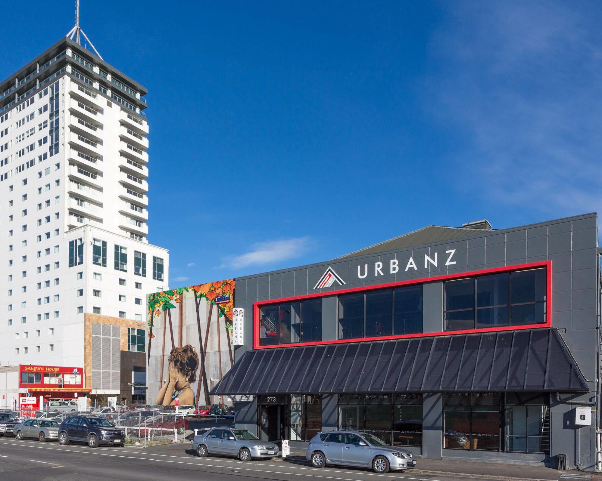 Хостел Urbanz Крайстчёрч Экстерьер фото The Urbanz building in 2015