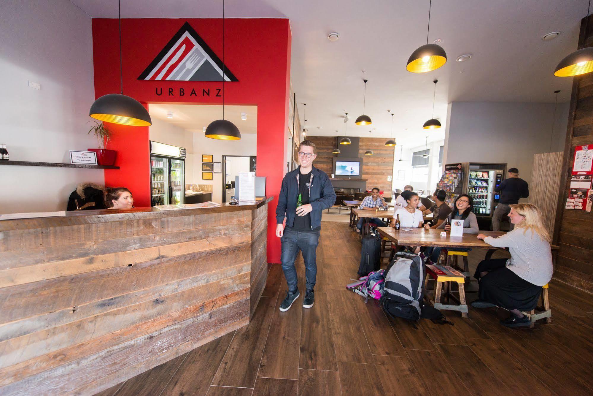 Хостел Urbanz Крайстчёрч Экстерьер фото The Urbanz Cafe